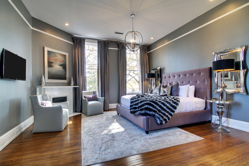 Suite, 1 King Bed, Non Smoking, Fireplace (Walk-in Shower) - Photo 1