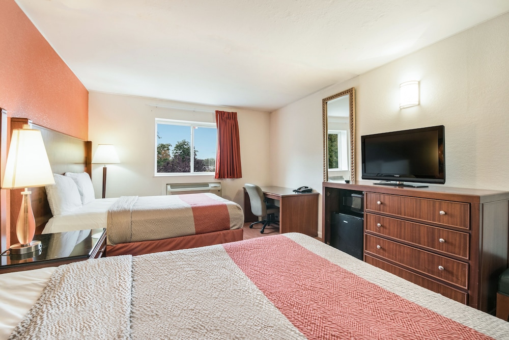 Deluxe Room, 2 Queen Beds, Non Smoking, Refrigerator & Microwave - Photo 1