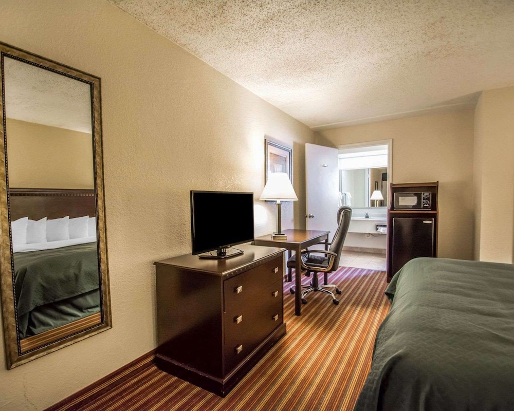 Room, 1 King Bed, Non Smoking - Photo 1