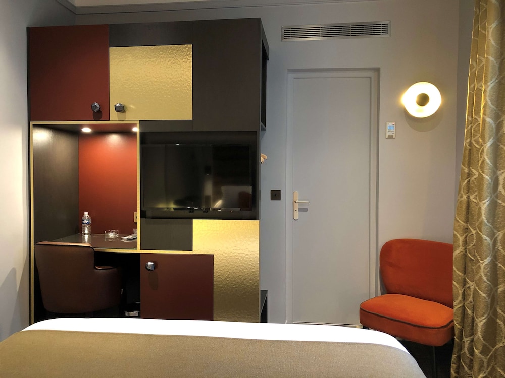 Classic Room, 1 Double Bed, Non Smoking (Small Room) thumbnail 6