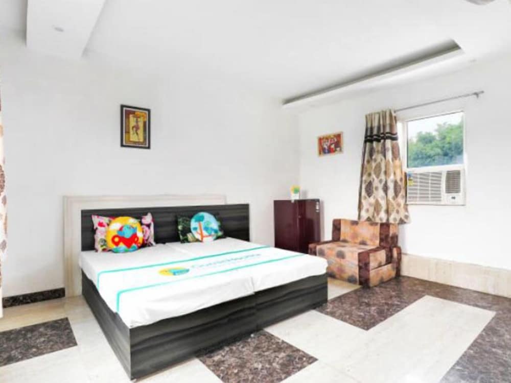 Basic Double Room, 1 Bedroom, Smoking photo 2