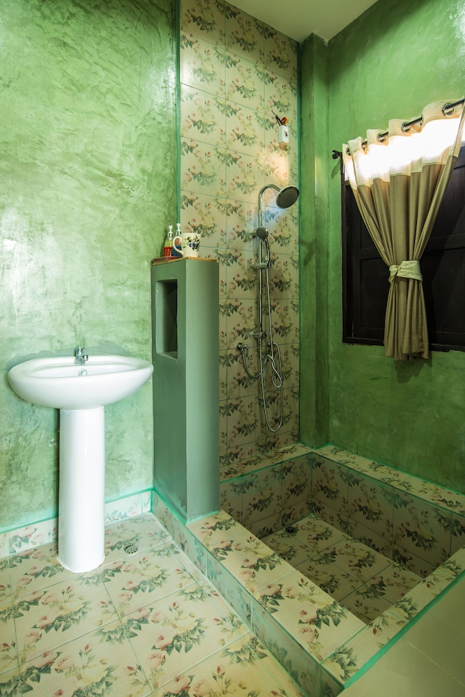 Clay Deluxe Room AC photo 2