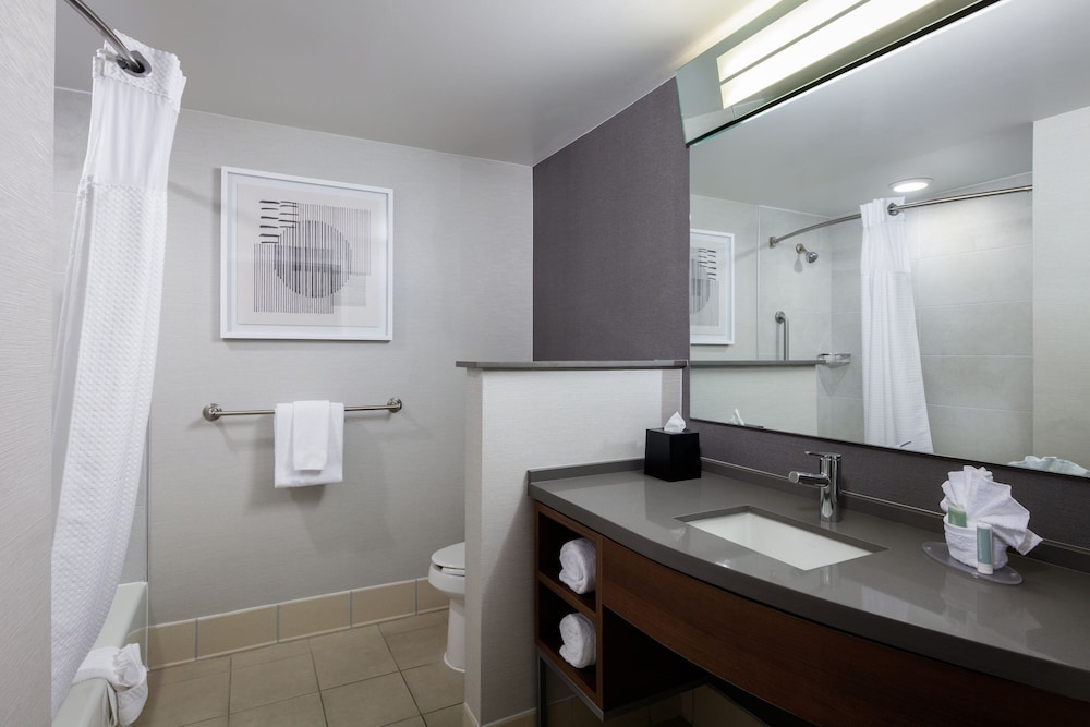 Room, 2 Queen Beds - Photo 11