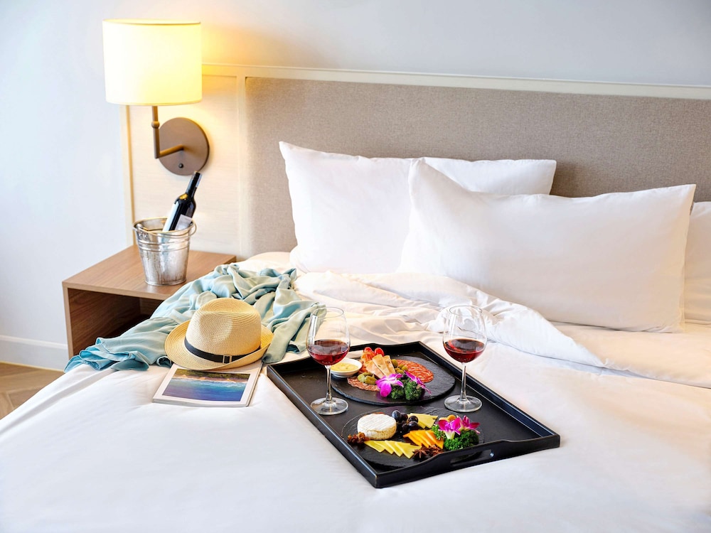 Standard room, Hillside (Across street to access hotel facilities) - 1 Queen bed photo 1