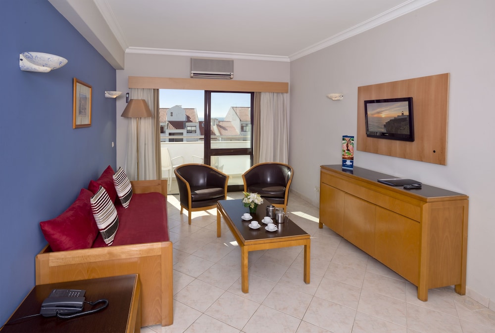 Available room thumbnail 5