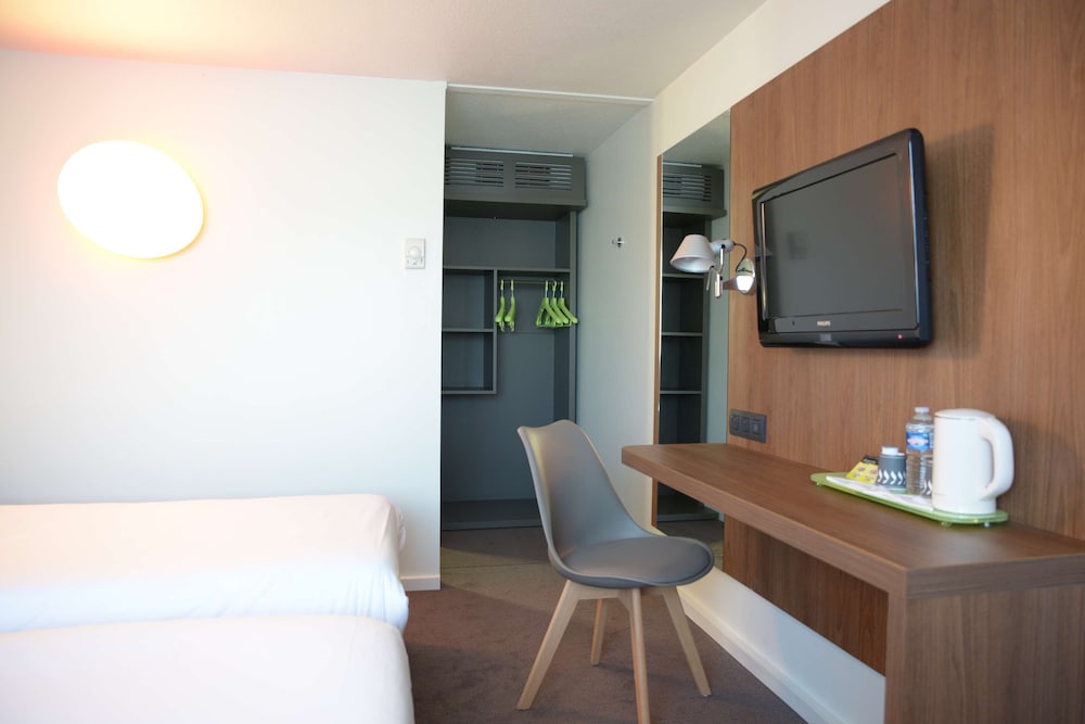 Standard Room, 2 Twin Beds photo 3
