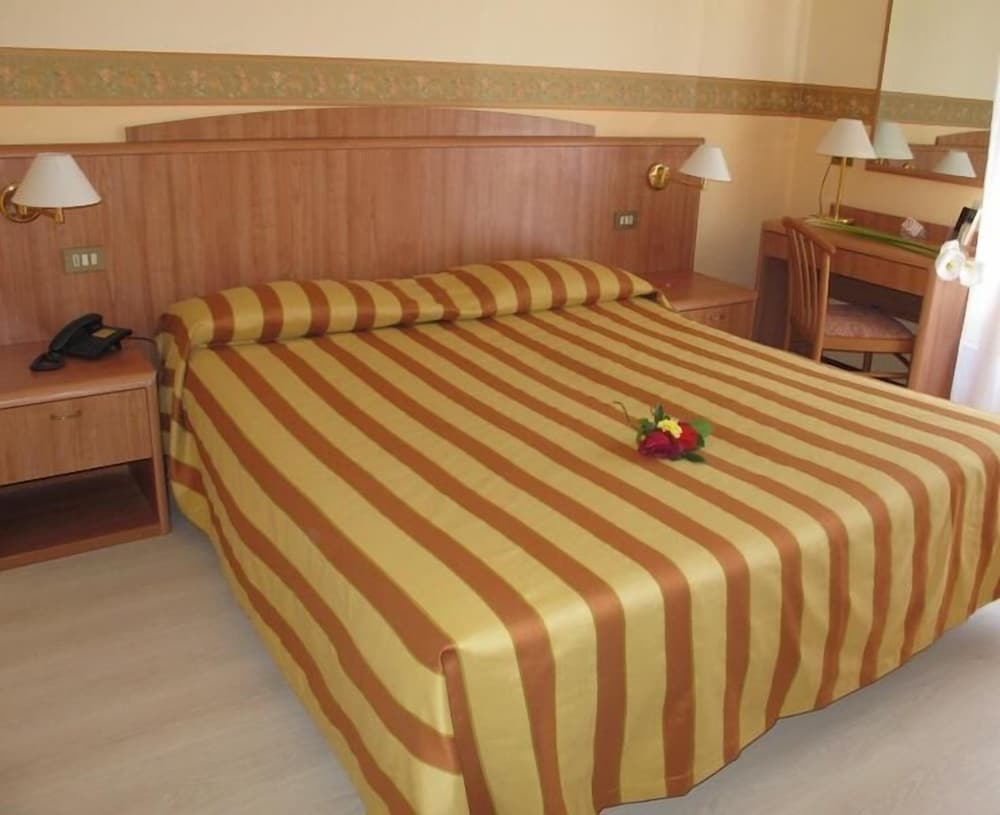 Economy Double Room photo 3