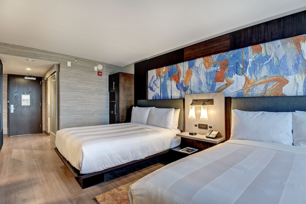 Club Room, 2 Queen Beds - Photo 3