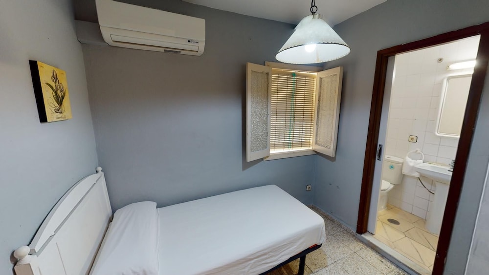 Habitación Sencilla Básica con Baño privado