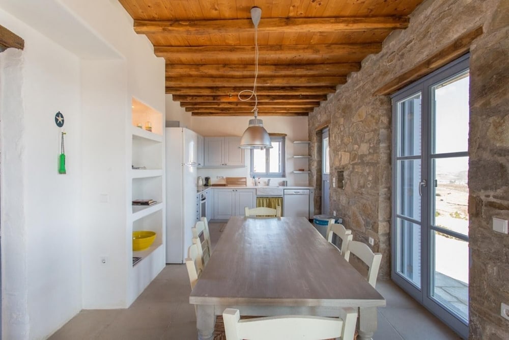 Villa photo 2