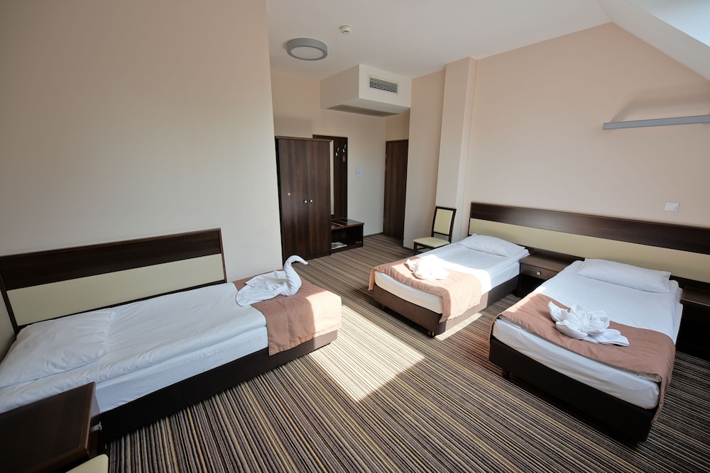Triple Room, 3 Twin Beds photo 3