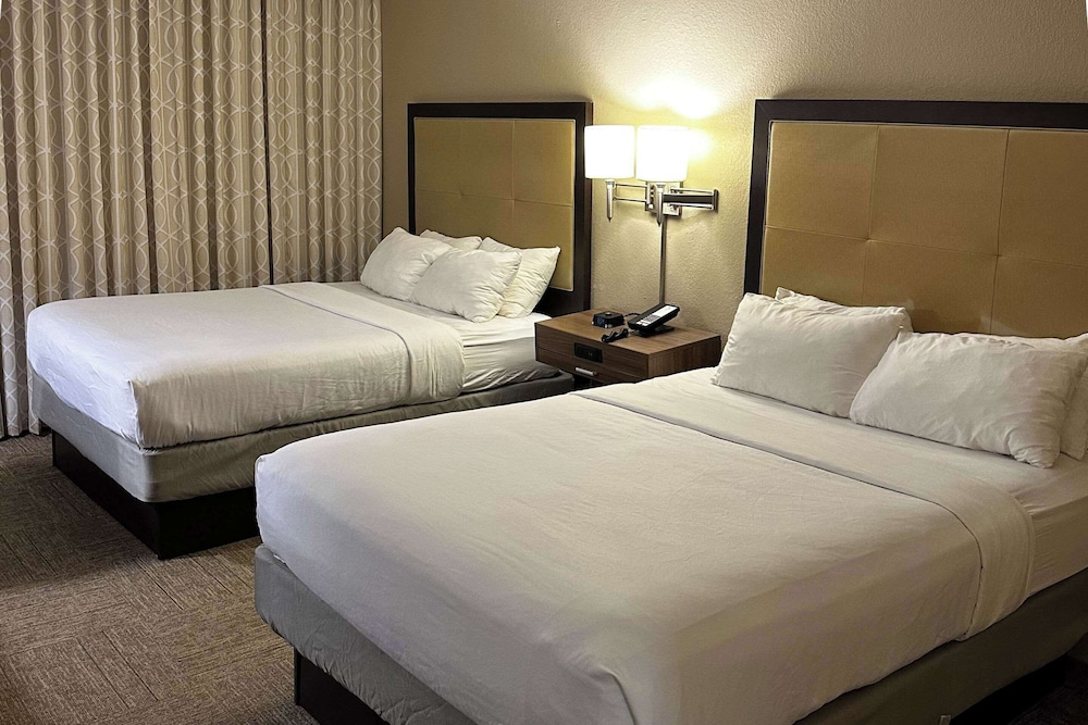 Standard Room, 2 Queen Beds, Non Smoking - Photo 1