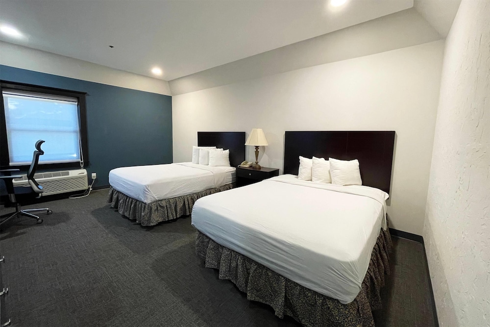 Superior Room, 2 Queen Beds, Non Smoking - Photo 5