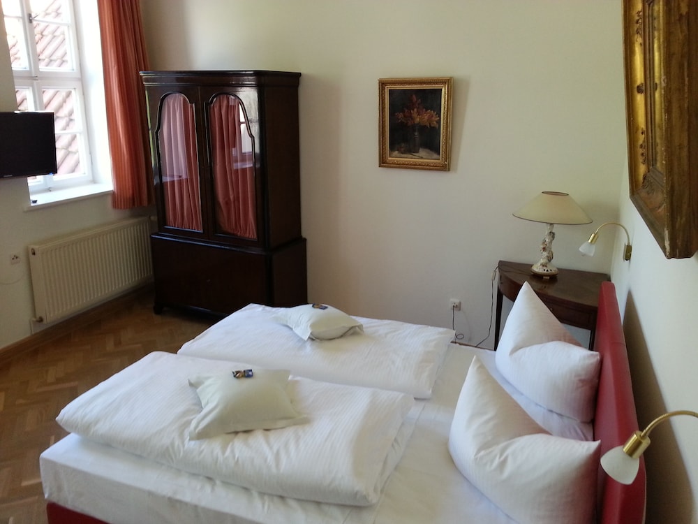 Comfort Studio, 1 Queen Bed, City View