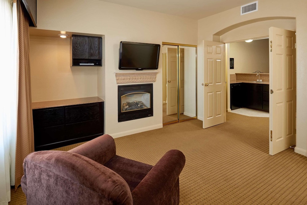 Suite, 1 Bedroom, Non Smoking, Fireplace