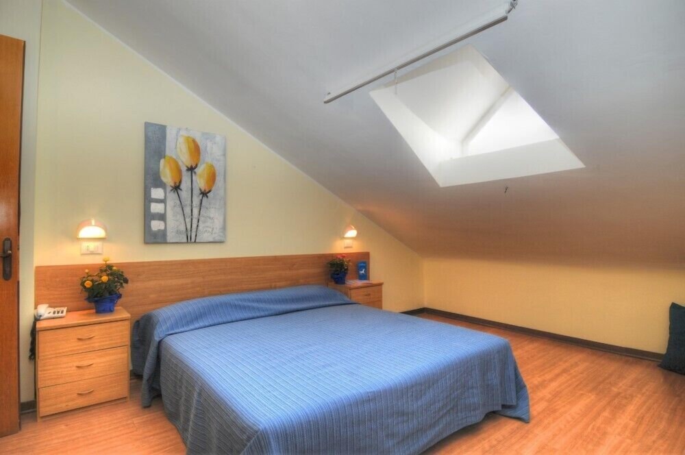 Economy Room, 2 Bedrooms, Connecting Rooms (mansarda) photo 1