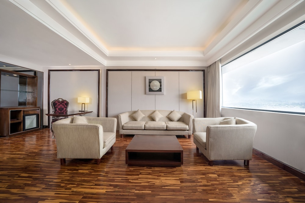 Junior Suite, 1 King Bed photo 2