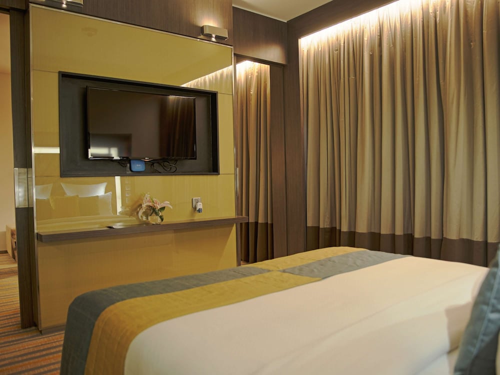 Premier Suite, 1 King Bed, Club Lounge Access Premier Suite, 1 King Bed, Club Lounge Access