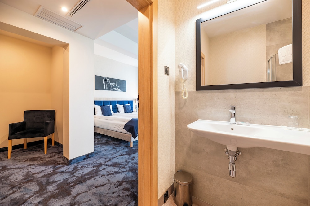 Superior Room - Photo 7
