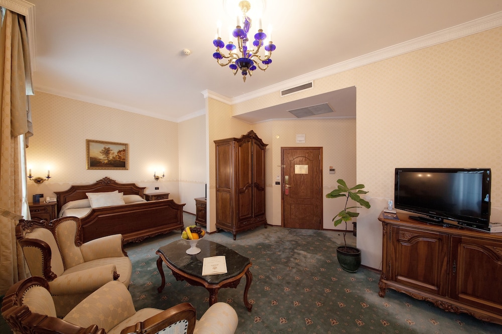 Deluxe Room - Photo 3