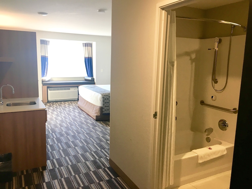 Room, 1 King Bed, Accessible, Non Smoking, photo 6