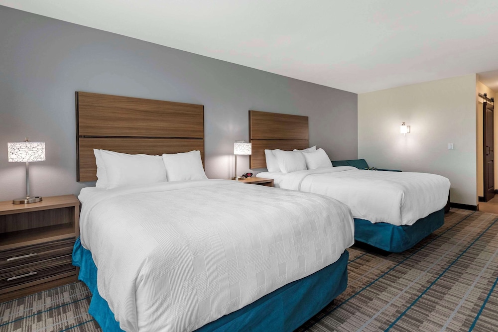 Standard Room, 2 Queen Beds, Non Smoking - Photo 3