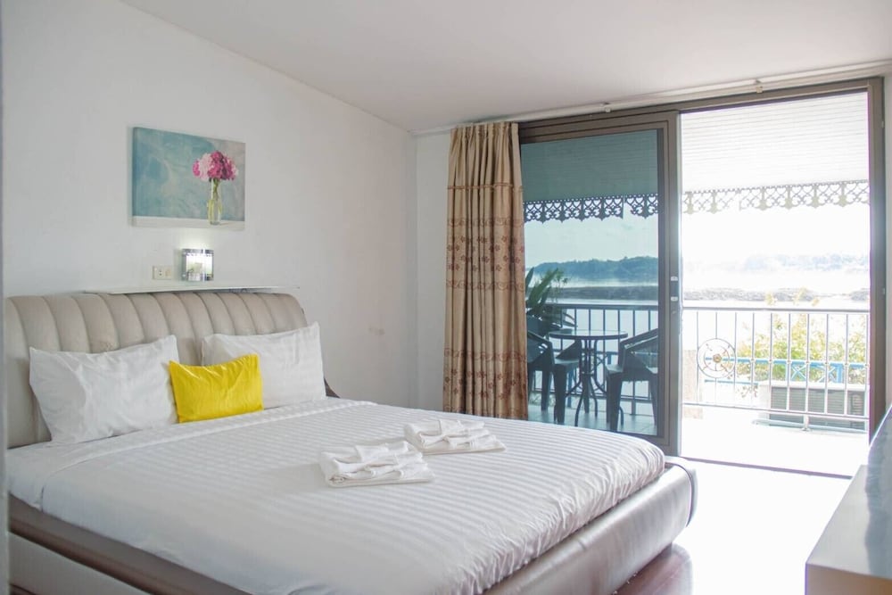 Deluxe Double Room, River View photo 2