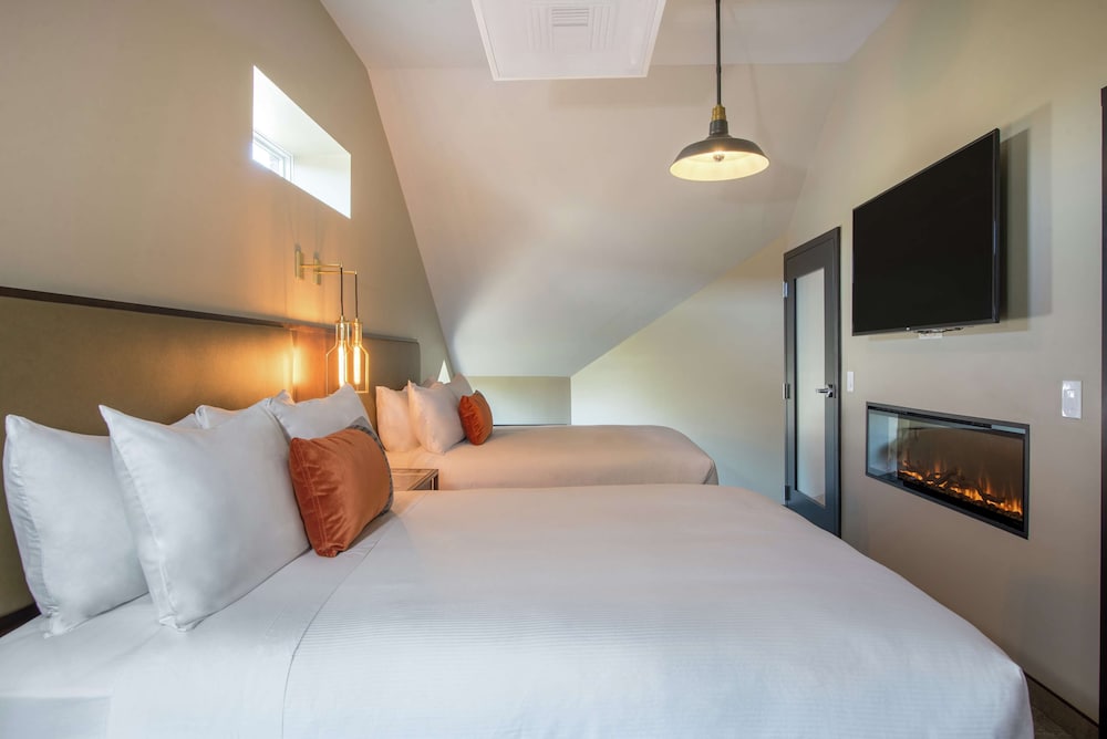 Superior Suite, 2 Queen Beds, Non Smoking