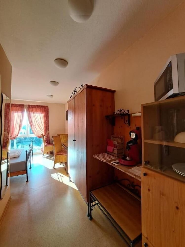 Business Single Room, 1 King Bed photo 3