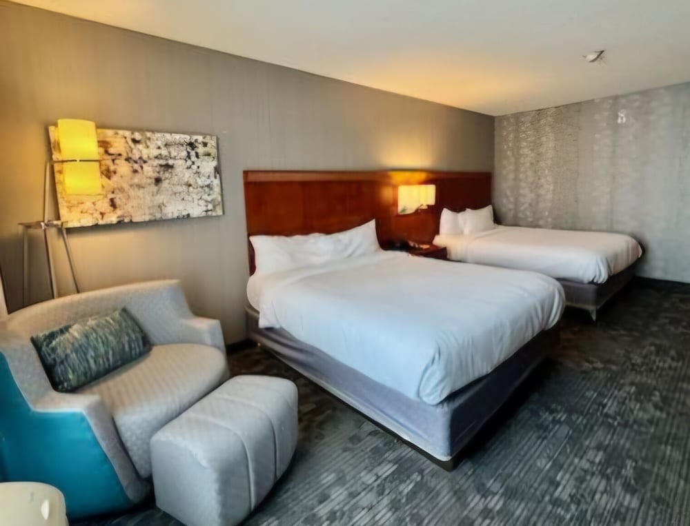 Room, 2 Queen Beds (Mobility Accessible, Tub) - Photo 3