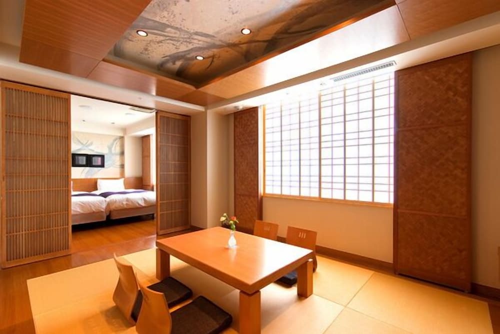 Deluxe Twin Room With Extra Japanese Futon, Smoking photo 3