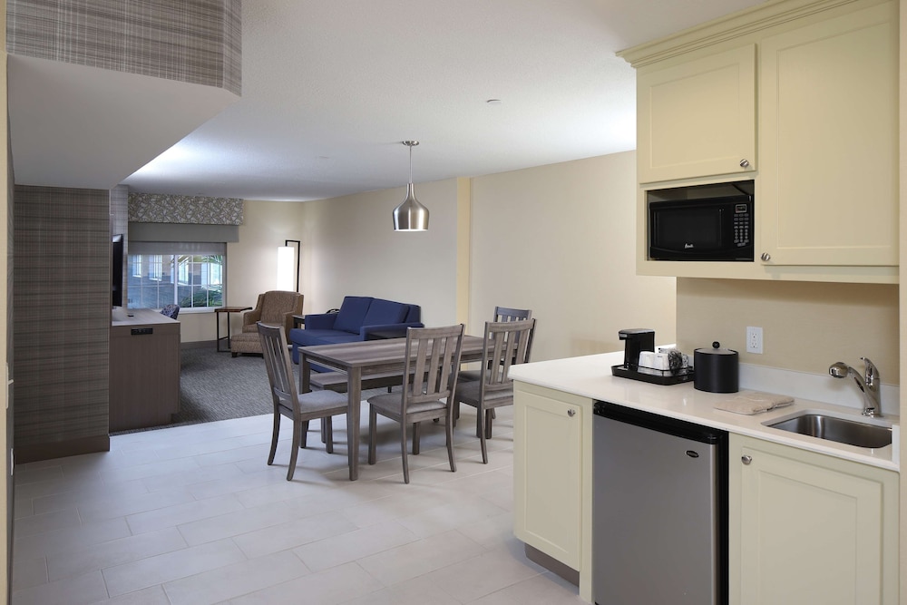 Family Suite, 2 Queen Beds, Accessible photo 2