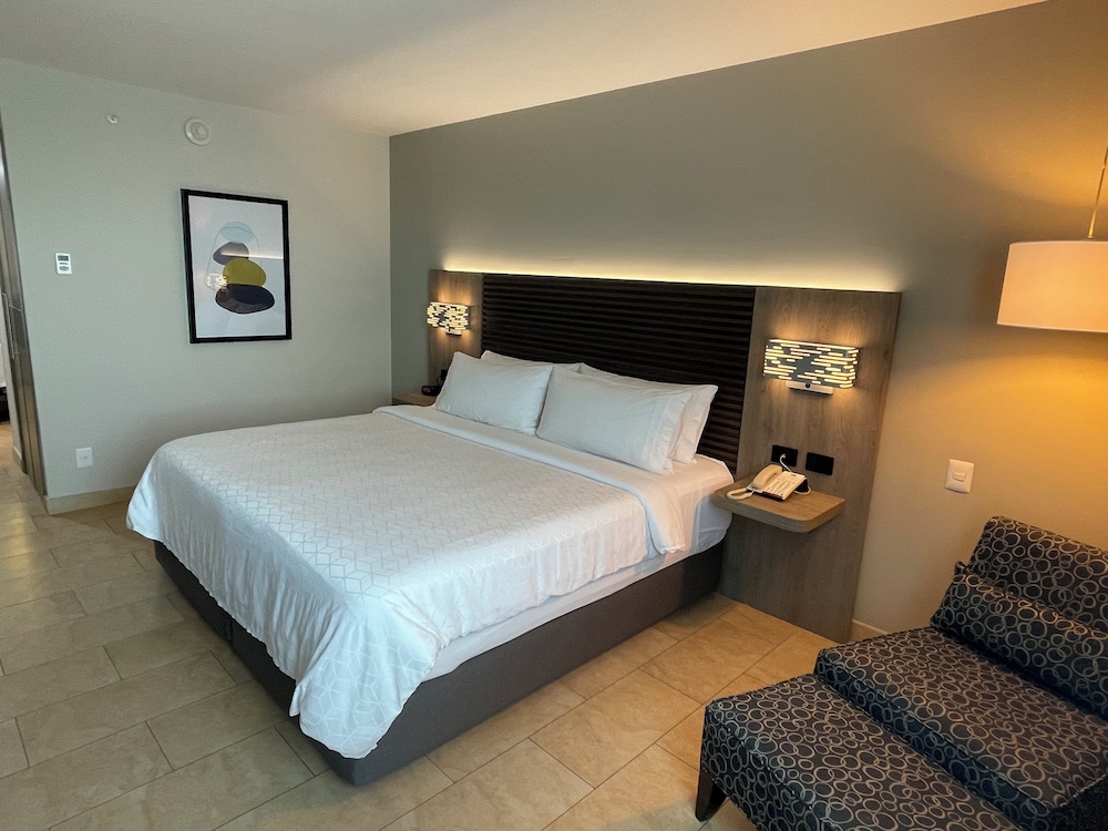 Available room thumbnail 5