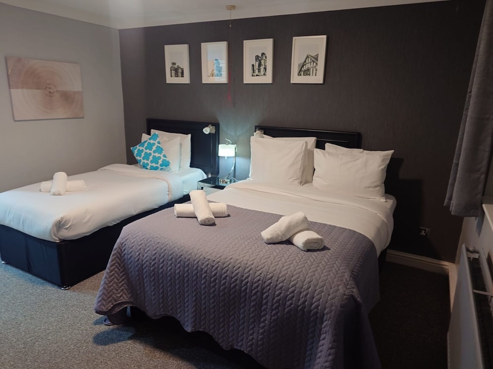 Triple Room, Multiple Beds (UA Wet)