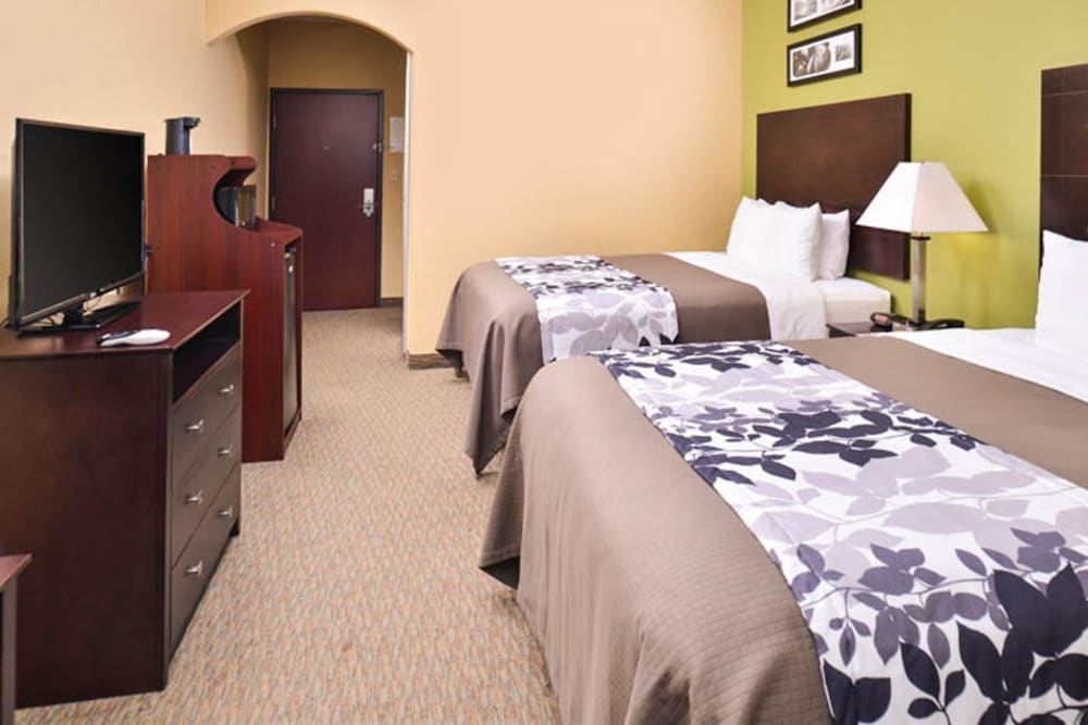 Standard Room, 2 Queen Beds - Photo 3