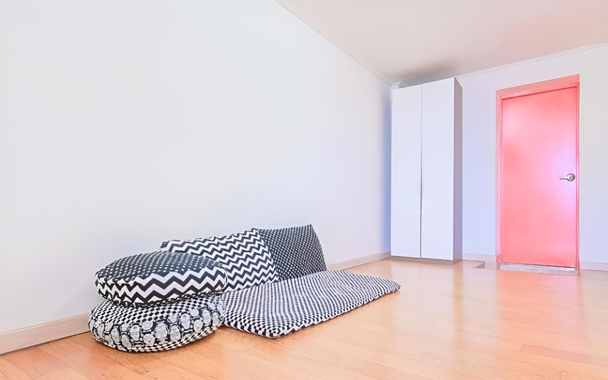 Room (Room 201) - Photo 2