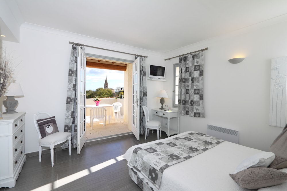 Standard Double Room photo 3