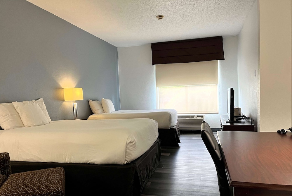 Room, 2 Queen Beds - Photo 1