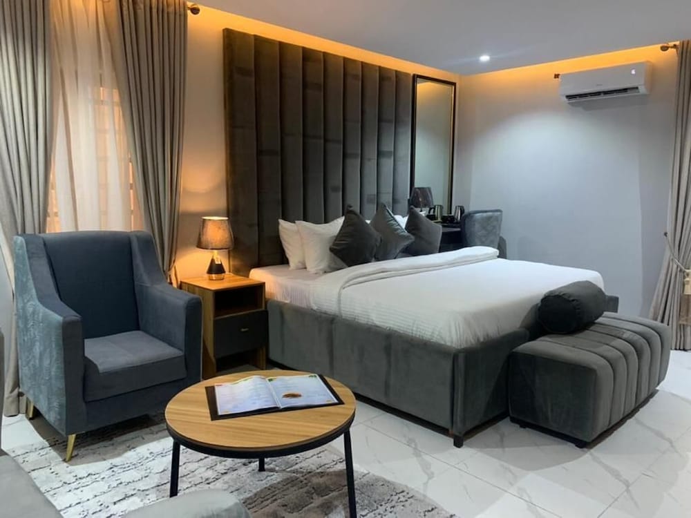 Junior Studio Suite