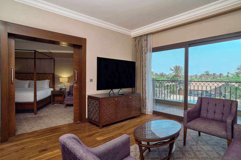 Room, 2 Queen Beds, Non Smoking thumbnail 6