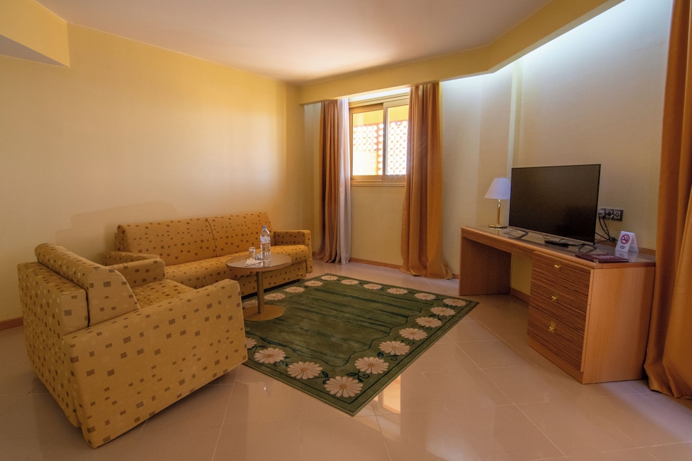 Standard Suite, Balcony, City View photo 3