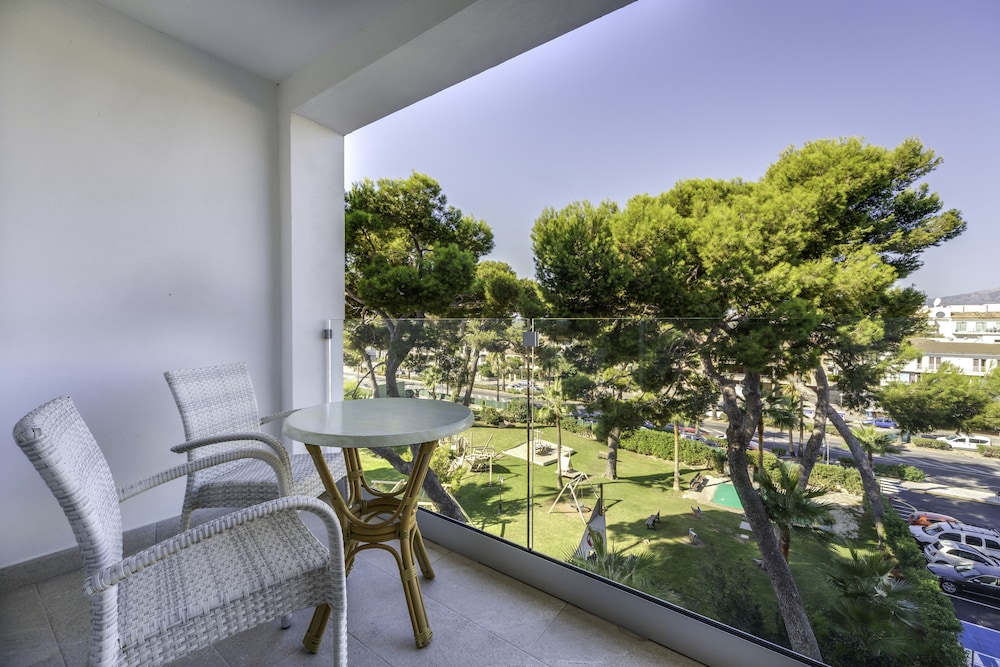 Standard Double Room, Balcony (2 Adultos + 1 Child)