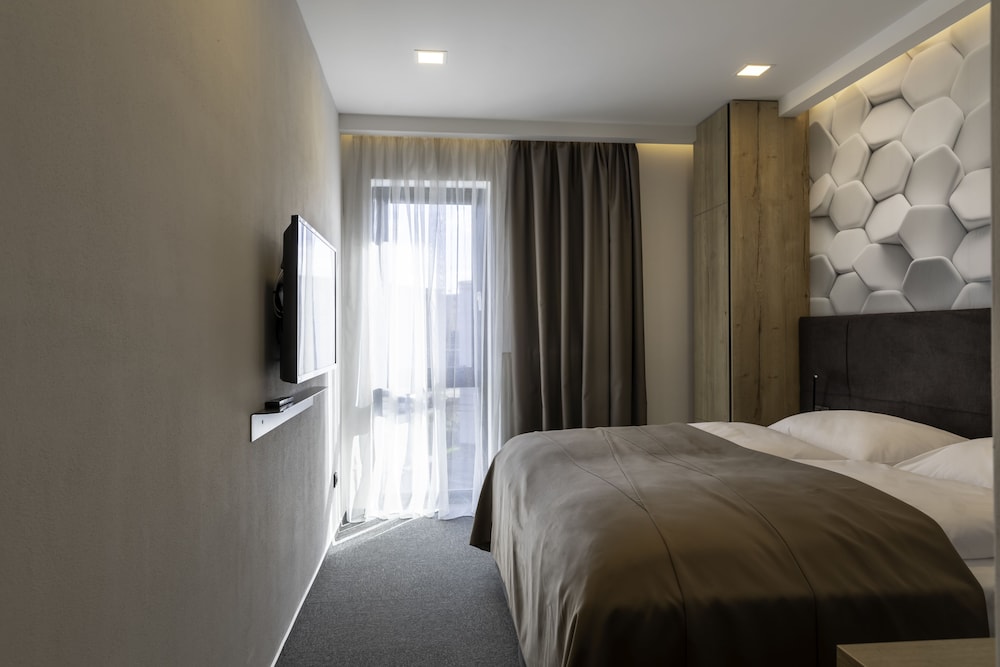 Economy Double or Twin Room, Multiple Beds photo 1