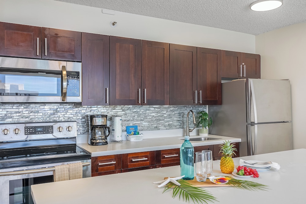 High Floor Ocean View Condo w/ 2 Beds and Parking: Family Suite, 1 Bedroom, Air conditioning, Ocean View (0091) photo