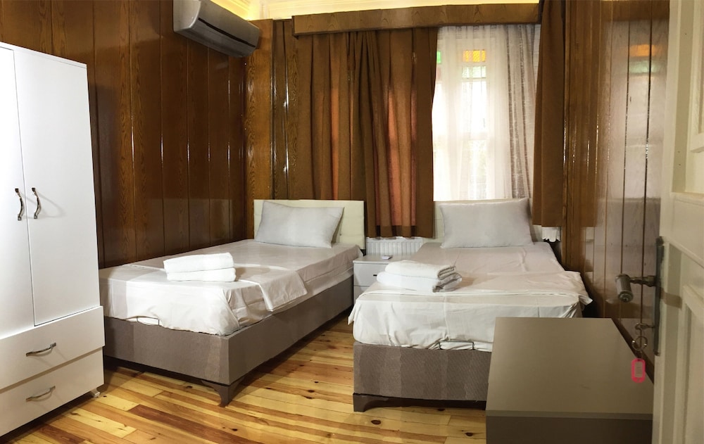 Economy Twin Room photo 2