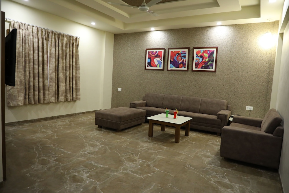 Superior Penthouse, 1 King Bed, Non Smoking photo 3