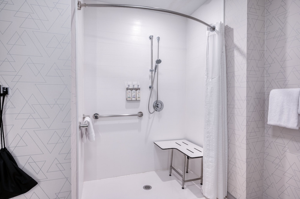 Holiday Inn Express Hotel & Suites Greenwood by IHG, Photo 4