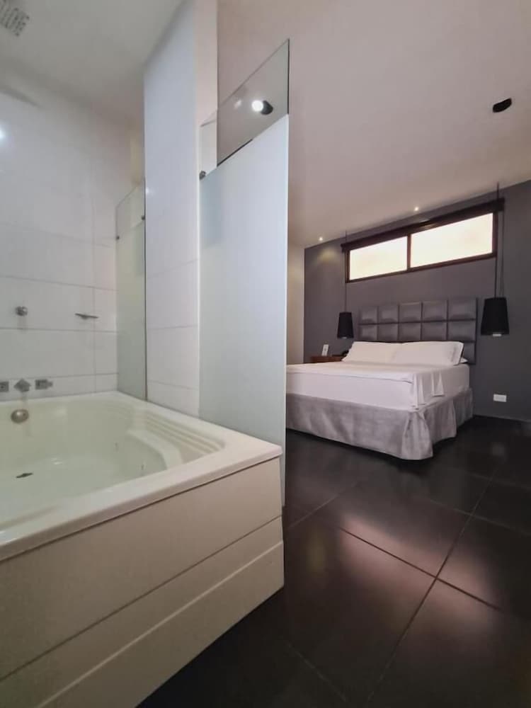 Exclusive Room, 1 Queen Bed, Non Smoking, Jetted Tub photo 2