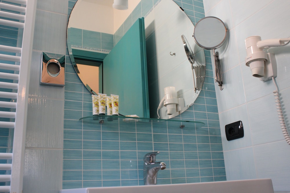Triple Room - Photo 6