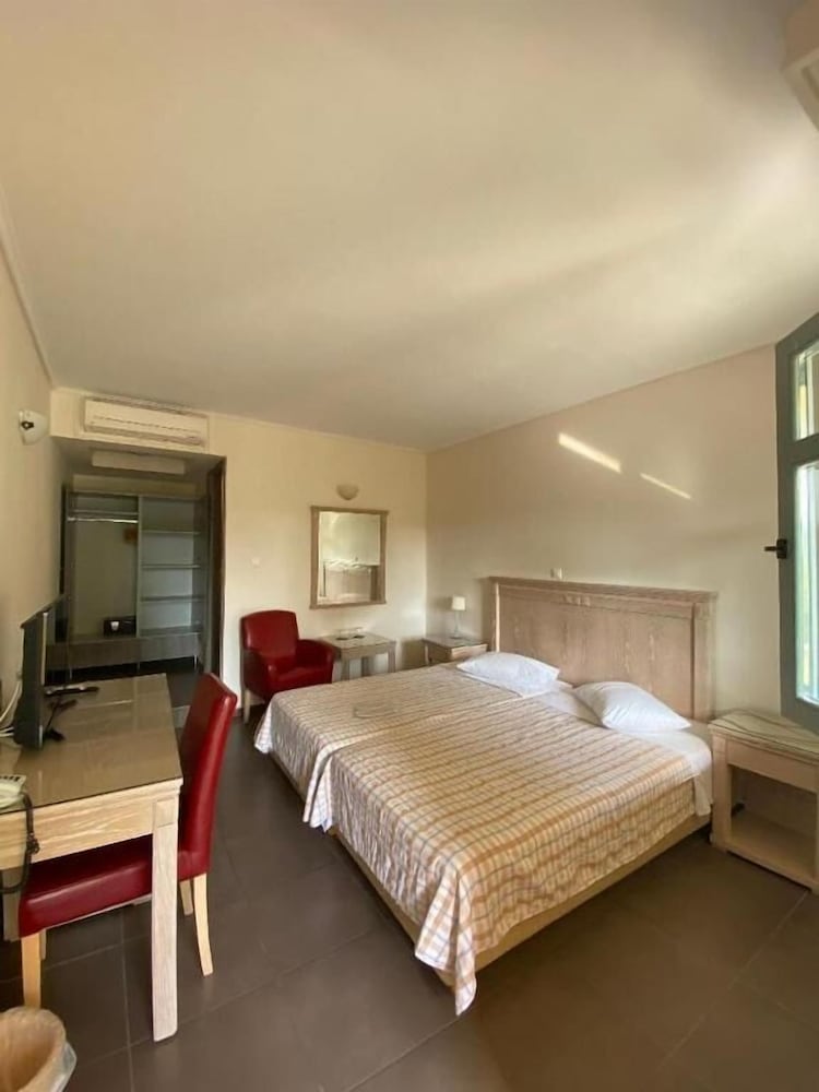 Superior Triple Room photo 2